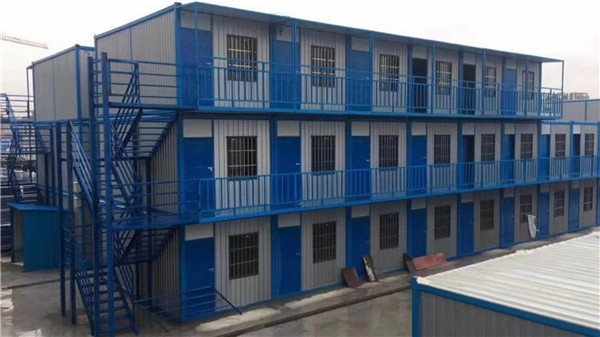 三亿体育手机版:乞丐和玫瑰(图2) 三亿体育手机版