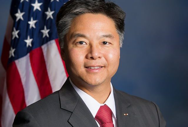 三亿体育手机版-重庆合川:南瓜产量高 瓜农笑弯腰(图2) 三亿体育官网