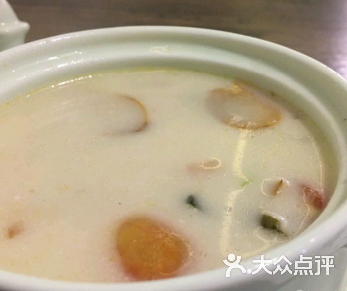 三亿体育-杏仁的产地在哪里?杏仁有哪些养生功效?(图1) 三亿体育