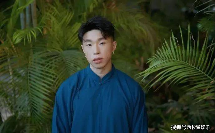 ‘三亿体育’
个个都是“社会人”?德云社纹身各有寄义 看到岳云鹏的笑疯了!(图7) ‘三亿体育’
个个都是“社会人”?德云社纹身各有寄义 看到岳云鹏的笑疯了!(图7)