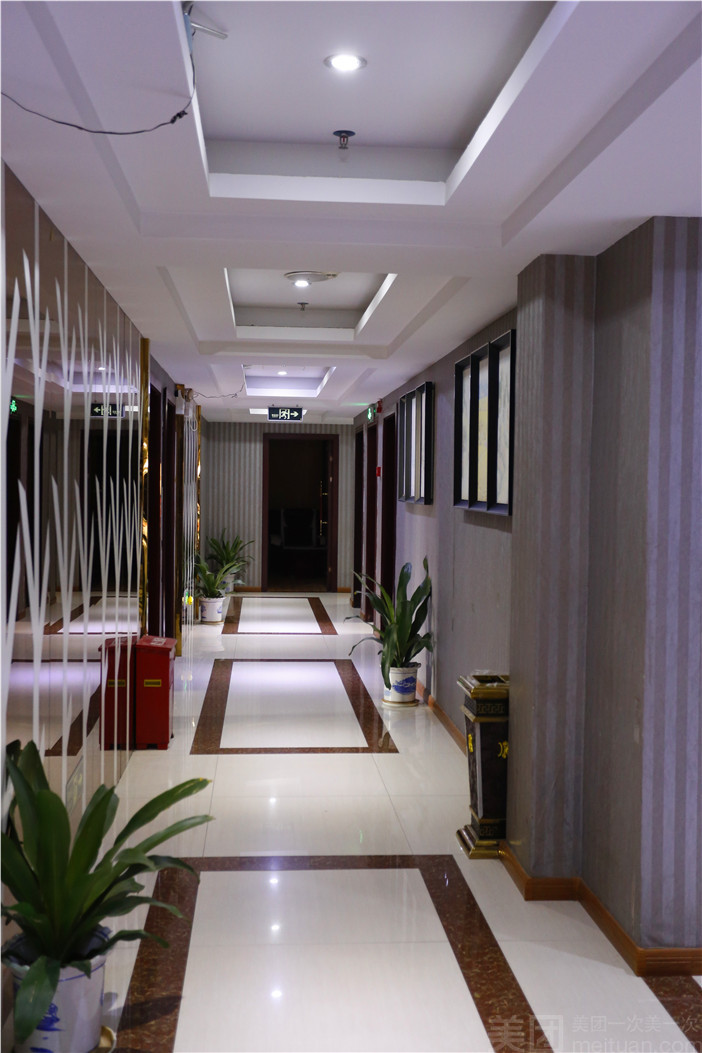 三亿体育手机版:“赤膊哥”为啥能迅速走红网络?(图2) 三亿体育手机版