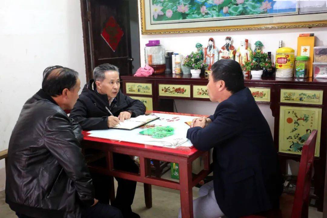 三亿体育官网_
人社部农村社会保险司司长刘从龙来浔调研退捕渔民参保事情(图5)