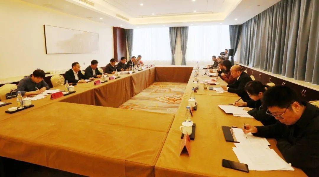 三亿体育官网_
人社部农村社会保险司司长刘从龙来浔调研退捕渔民参保事情(图8)