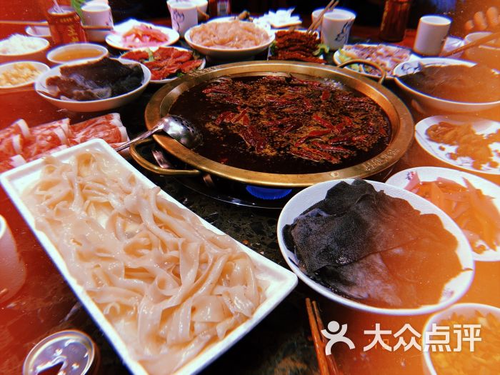 老农民在摘柿子时,为何要在柿子树顶留几个?-三亿体育(图1) 三亿体育
